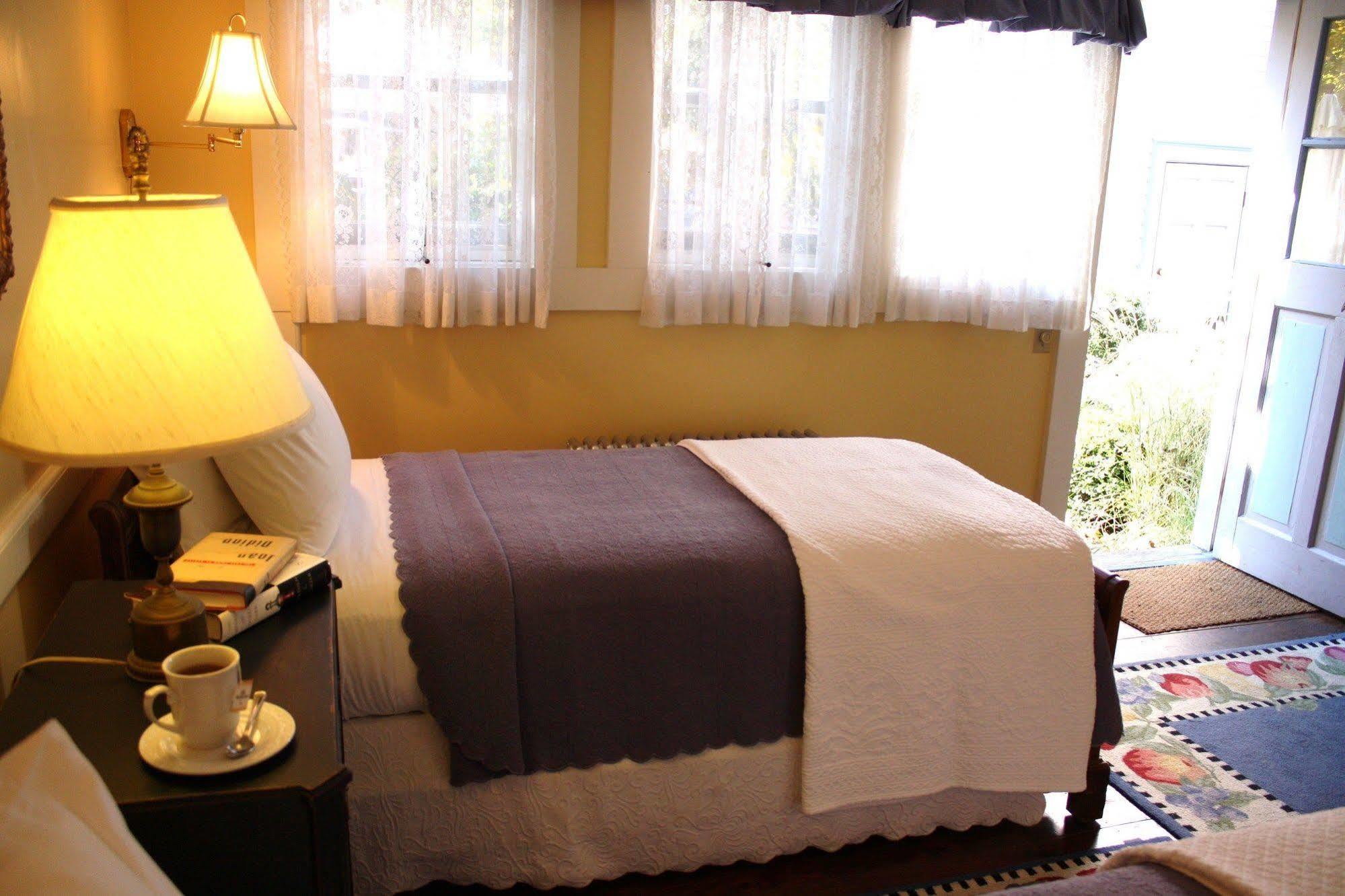 The Oak Bluffs Inn Экстерьер фото